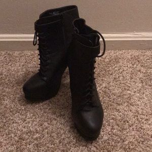 NEW! Black heeled booties!